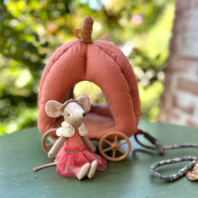 Load image into Gallery viewer, Fairytale Pumpkin Carriage
